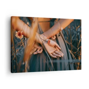 Bild auf Leinwand - Leinwandbild - Sinnliche Hände mit Blumen in einer natürlichen Umgebung - 70x50cm - Verbunden mit der Natur - Moderne Wanddekoration für Wohnzimmer und Schlafzimmer ARTTOR