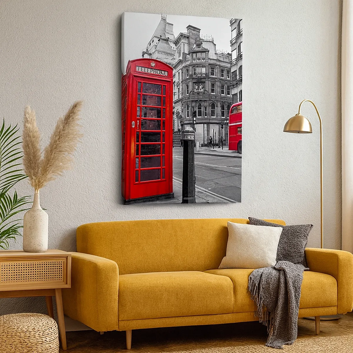 Bild auf Leinwand - Leinwandbild - Eine rote Telefonzelle und ein Doppeldeckerbus in London mit der Stadt im Hintergrund - 50x70cm - Das Rotste in Europa - Moderne Wanddekoration für Wohnzimmer und Schlafzimmer ARTTOR