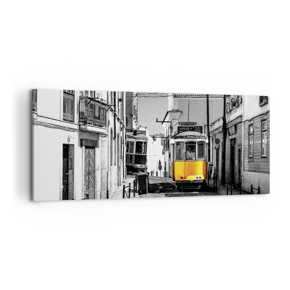 Bild auf Leinwand - Leinwandbild - Eine gelbe Straßenbahn auf den Straßen von Lissabon in einer monochromen Umgebung - 120x50cm - Der Geist von Lissabon - Moderne Wanddekoration für Wohnzimmer und Schlafzimmer ARTTOR