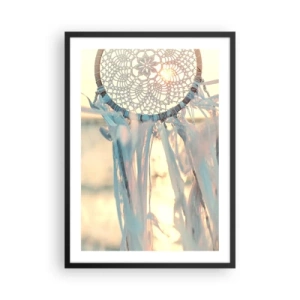 Poster in einem schwarzem Rahmen - Ein Spitzen-Traumfänger im Schein der untergehenden Sonne, mit hellem Hintergrund - 50x70cm - Totem aus Spitze - Moderne Wanddekoration für Wohnzimmer und Schlafzimmer ARTTOR