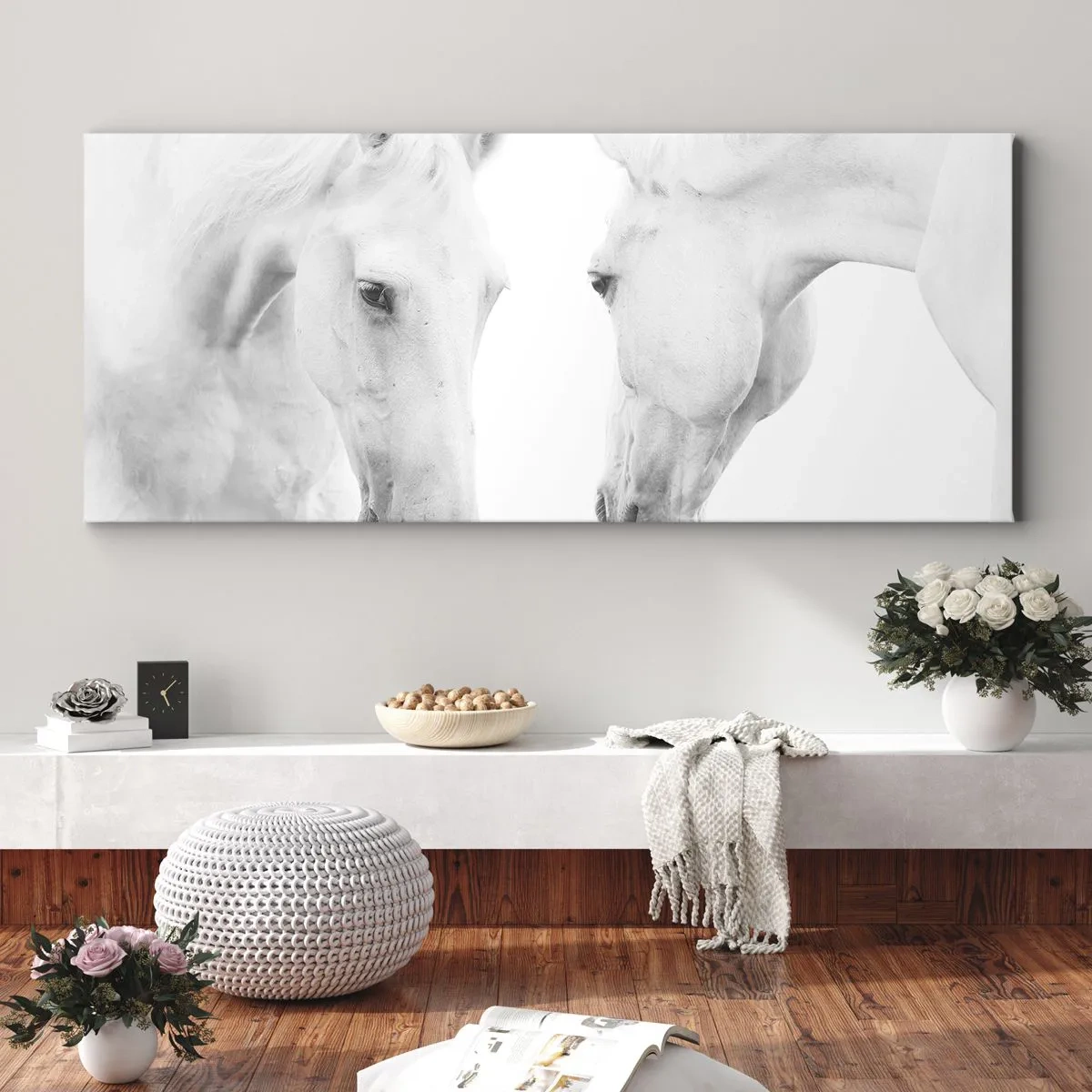 Bild auf Leinwand - Leinwandbild - Ein minimalistisches Porträt zweier weißer Pferde - 160x50cm - Ist das Freundschaft...? - Moderne Wanddekoration für Wohnzimmer und Schlafzimmer ARTTOR