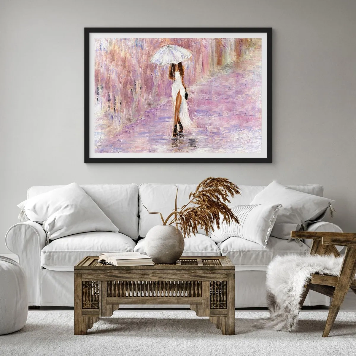 Poster in einem schwarzem Rahmen - Eine Frau mit einem Regenschirm, die im Regen in Fliedertönen läuft - 70x50cm - Im lila Regen - Moderne Wanddekoration für Wohnzimmer und Schlafzimmer ARTTOR