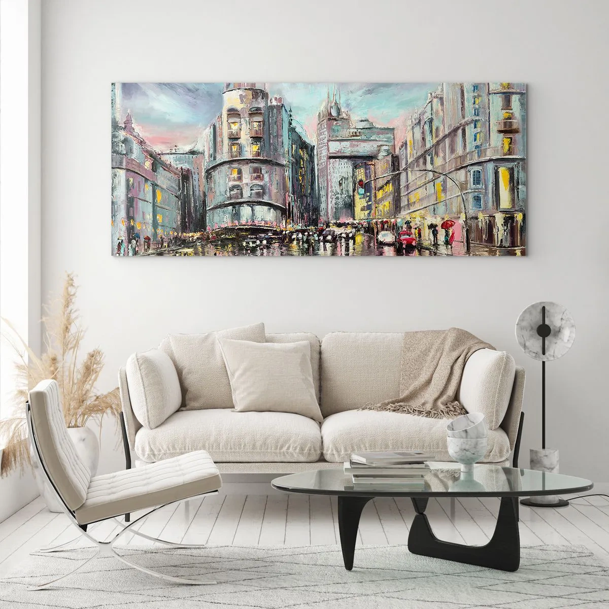 Glasbild - Bild auf glas - Abendlicher Blick auf die Stadt mit Spiegelungen auf der nassen Straße - 140x50cm - Es wird ein gelungener Abend - Moderne Wanddekoration für Wohnzimmer und Schlafzimmer ARTTOR