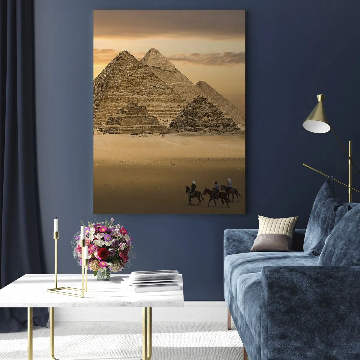 Glasbild - Bild auf glas - Die Pyramiden von Gizeh bei Sonnenuntergang mit Reitern auf Pferden - 50x70cm - Seit Tausenden von Jahren keine Veränderung - Moderne Wanddekoration für Wohnzimmer und Schlafzimmer ARTTOR