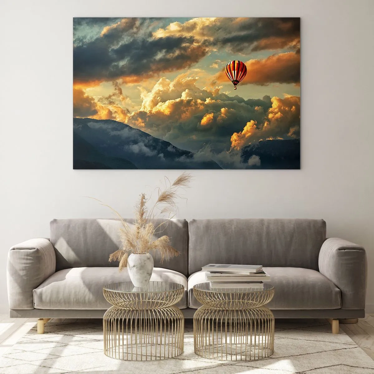 Glasbild - Bild auf glas - Ein Ballon, der bei Sonnenuntergang zwischen den Wolken über den Bergen schwebt - 120x80cm - Ich fliege, weil ich es will - Moderne Wanddekoration für Wohnzimmer und Schlafzimmer ARTTOR