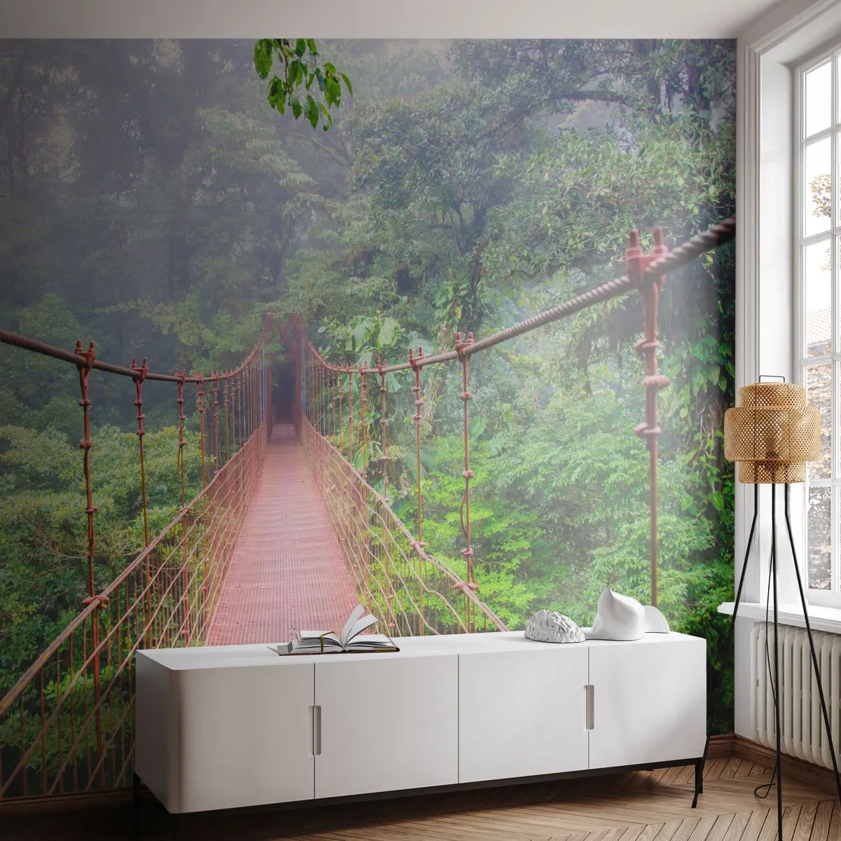 Fototapete Premium Sand - Eine Hängebrücke über einem tropischen Wald im Nebel - 100x70cm - Über den Kronen aufgehängt - Moderne Wanddekoration für Wohnzimmer und Schlafzimmer ARTTOR