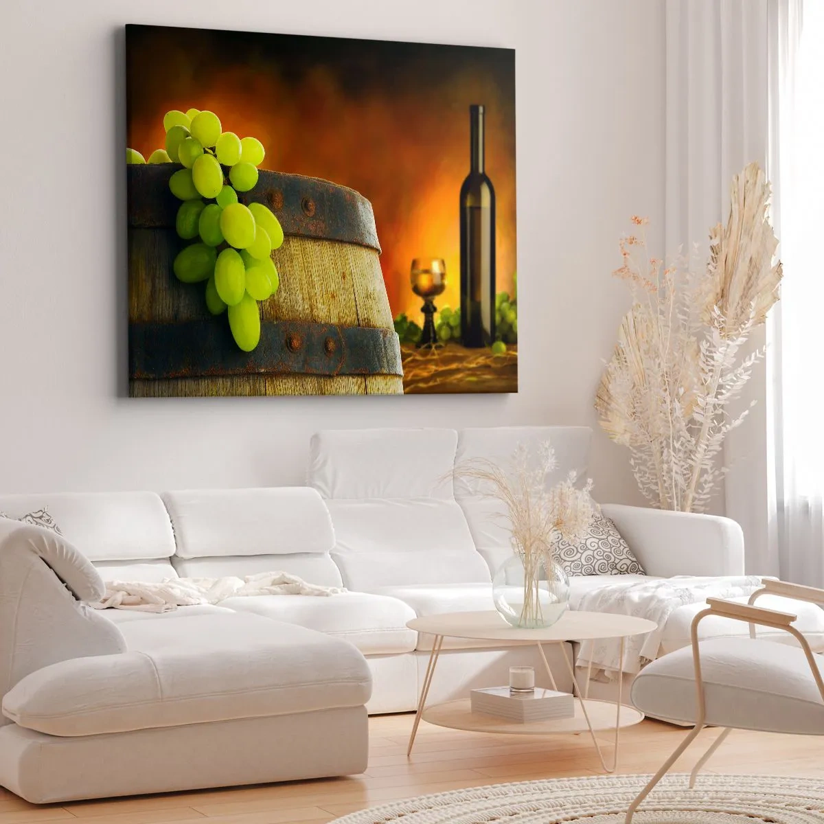 Bild auf Leinwand - Leinwandbild - Trauben auf einem Weinfass mit warmer Farbgebung im Hintergrund - 70x50cm - Stillleben mit einer Flasche Wein und einer Weintraube - Moderne Wanddekoration für Wohnzimmer und Schlafzimmer ARTTOR