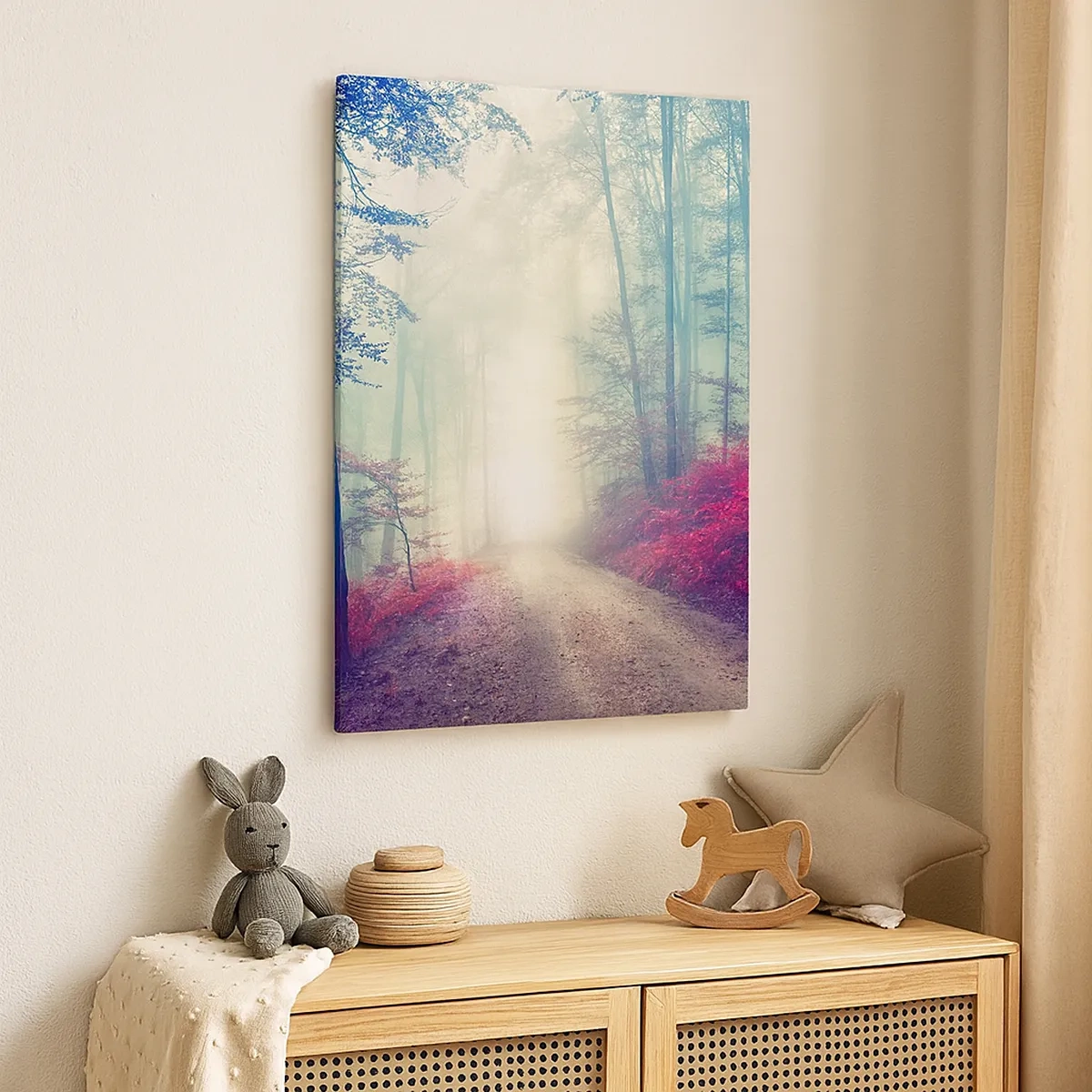 Bild auf Leinwand - Leinwandbild - Ein magischer Waldweg, umgeben von Bäumen und Nebel - 50x70cm - Wie gut ist es, im Morgengrauen aufzustehen - Moderne Wanddekoration für Wohnzimmer und Schlafzimmer ARTTOR