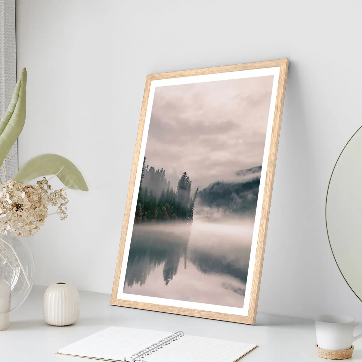 Poster in einem Rahmen aus heller Eiche - In Reflexion, im Nebel - 61x91 cm