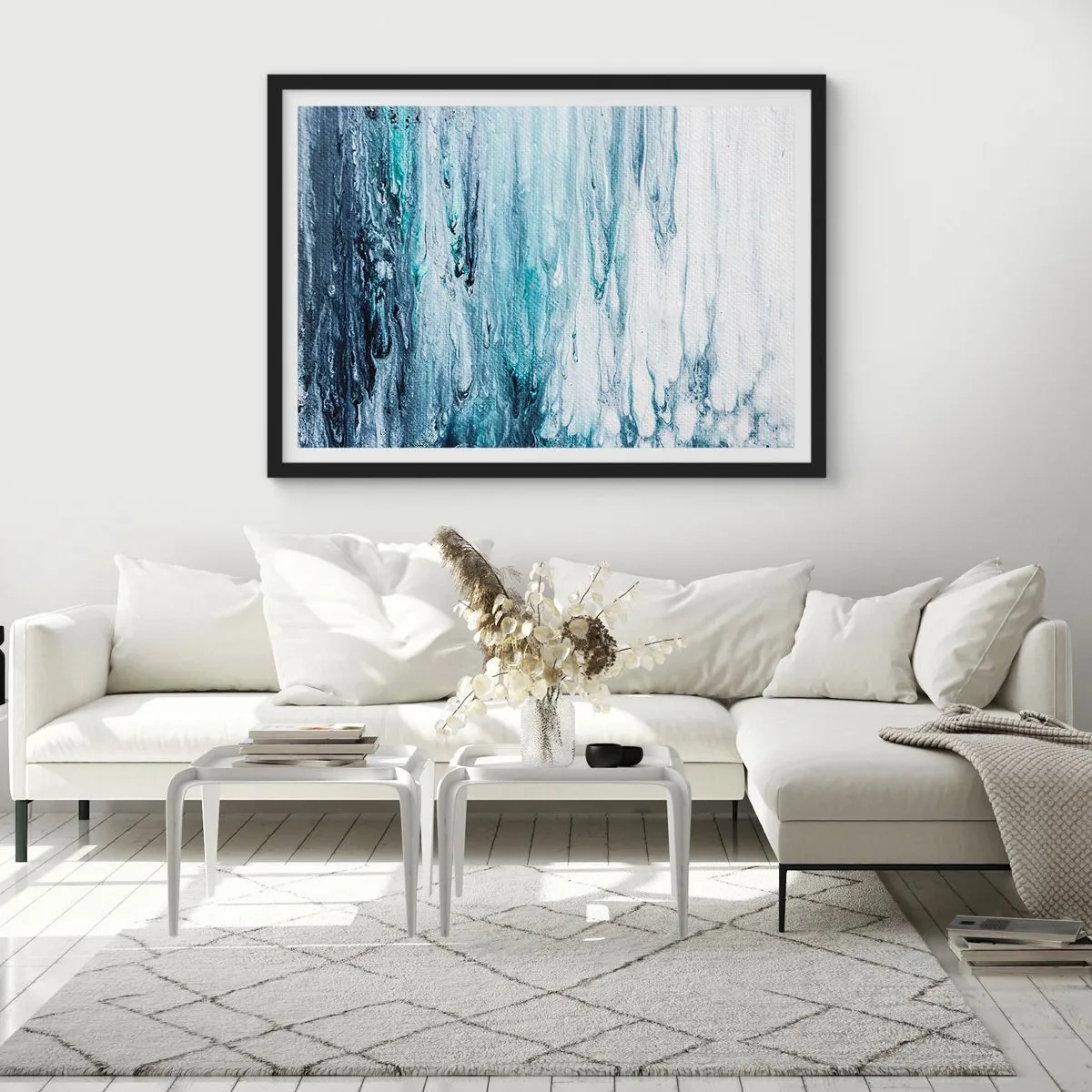 Poster in einem schwarzem Rahmen - Abstrakte blaue und weiße Streifen ähneln Eiszapfen - 70x50cm - Blaue Eiszapfen - Moderne Wanddekoration für Wohnzimmer und Schlafzimmer ARTTOR