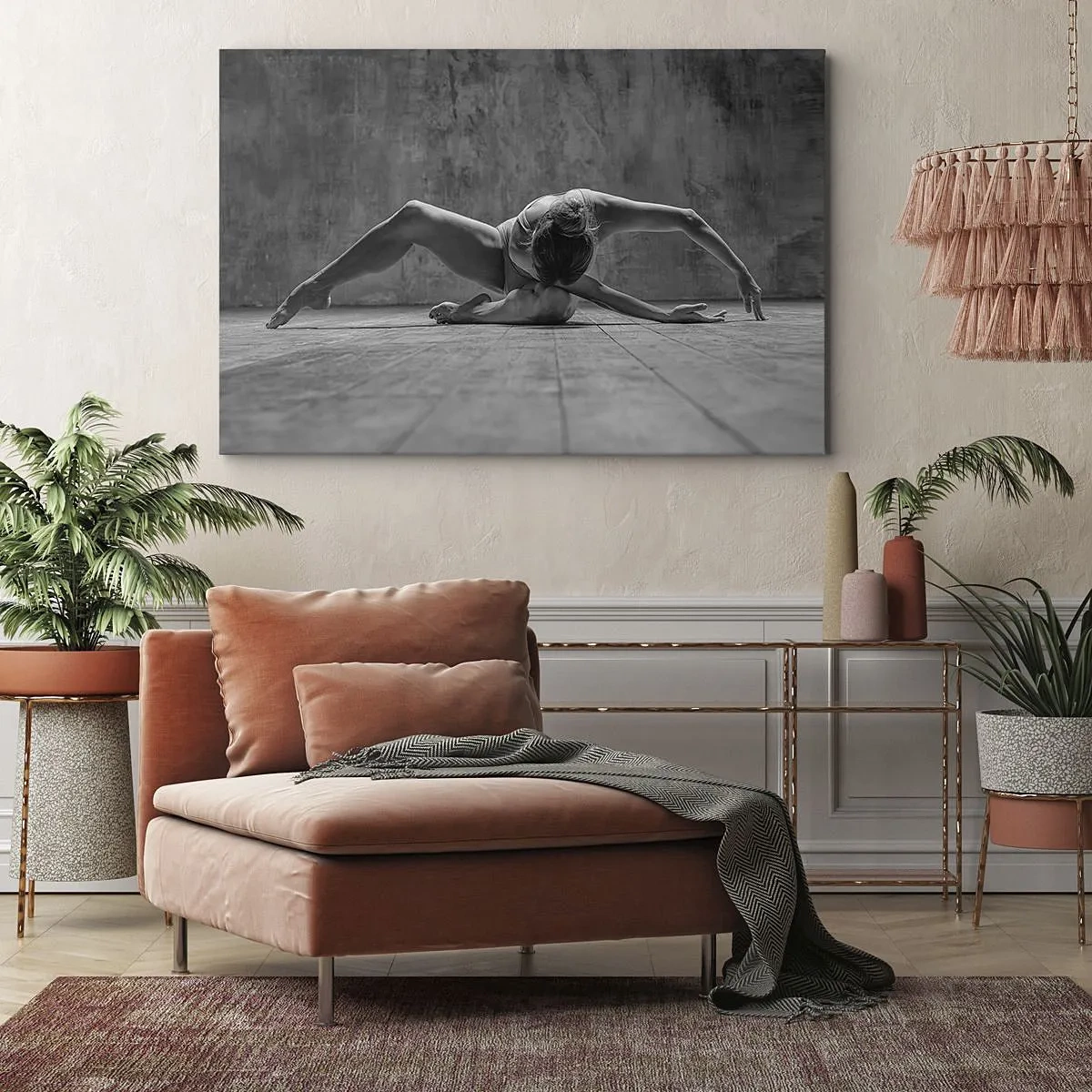 Bild auf Leinwand - Leinwandbild - Eine Tänzerin in künstlerischer Pose - 70x50cm - Symmetrie gefunden - Moderne Wanddekoration für Wohnzimmer und Schlafzimmer ARTTOR