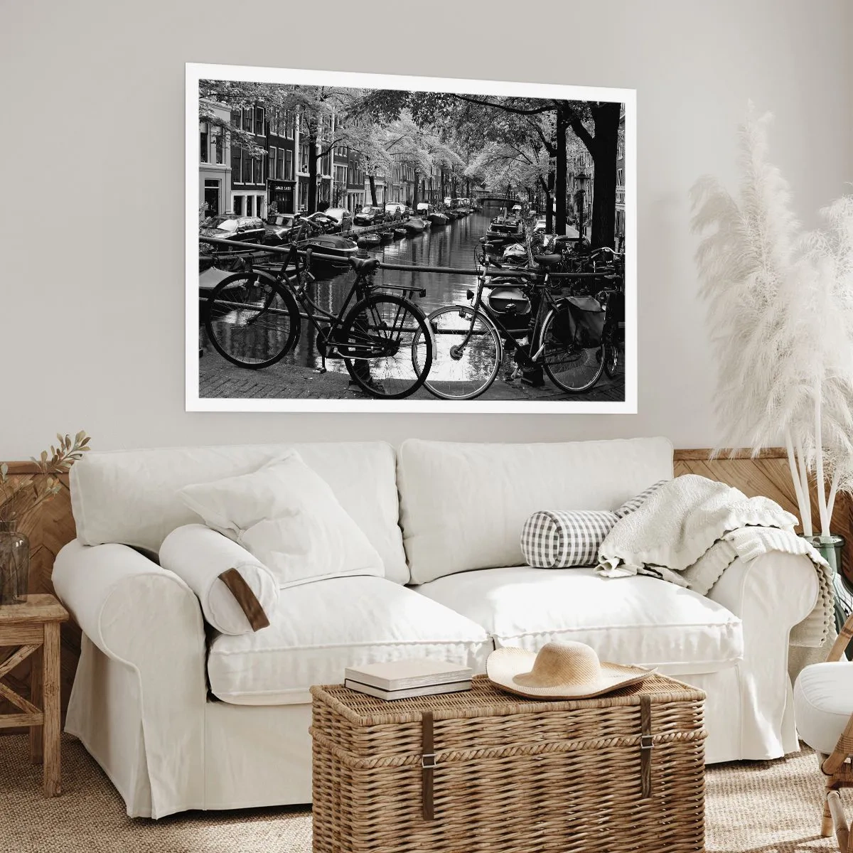 Poster - Kanal mit Fahrrädern in Schwarzweißfotografie - 100x70cm - Ein sehr holländischer Anblick - Moderne Wanddekoration für Wohnzimmer und Schlafzimmer ARTTOR