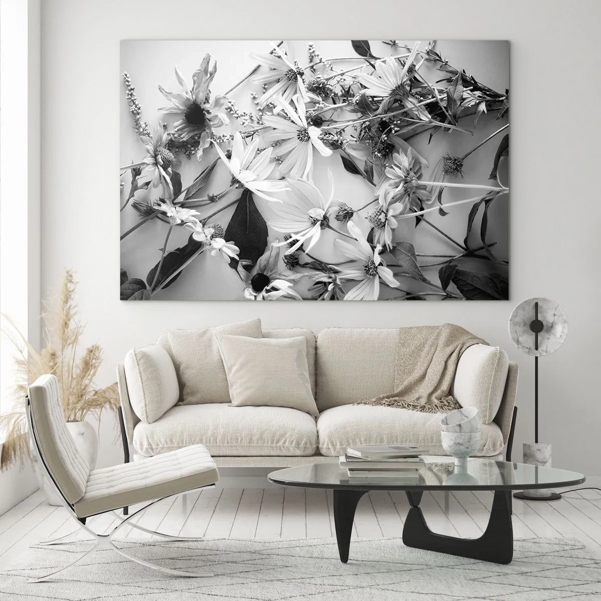 Glasbild - Bild auf glas - Verstreute schwarz-weiße Blumen in einem kunstvollen Arrangement - 70x50cm - Kein Blumenstrauß - Moderne Wanddekoration für Wohnzimmer und Schlafzimmer ARTTOR