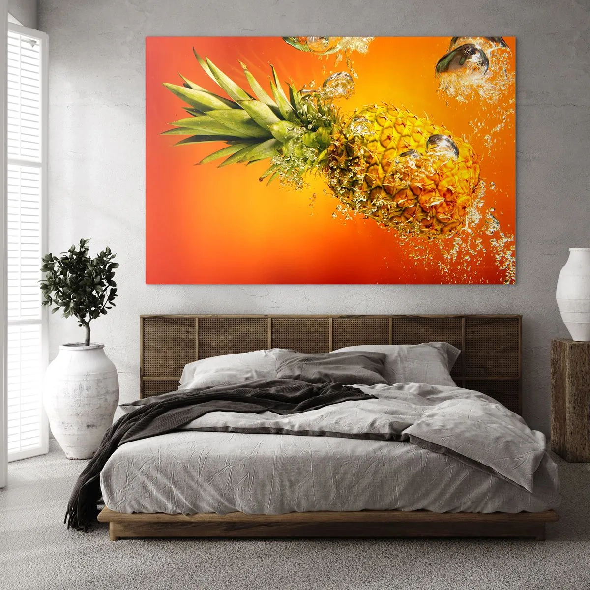 Glasbild - Bild auf glas - Ananas in Wasser getaucht vor einem Hintergrund von intensivem Orange - 120x80cm - Tropisch saftige Frische - Moderne Wanddekoration für Wohnzimmer und Schlafzimmer ARTTOR