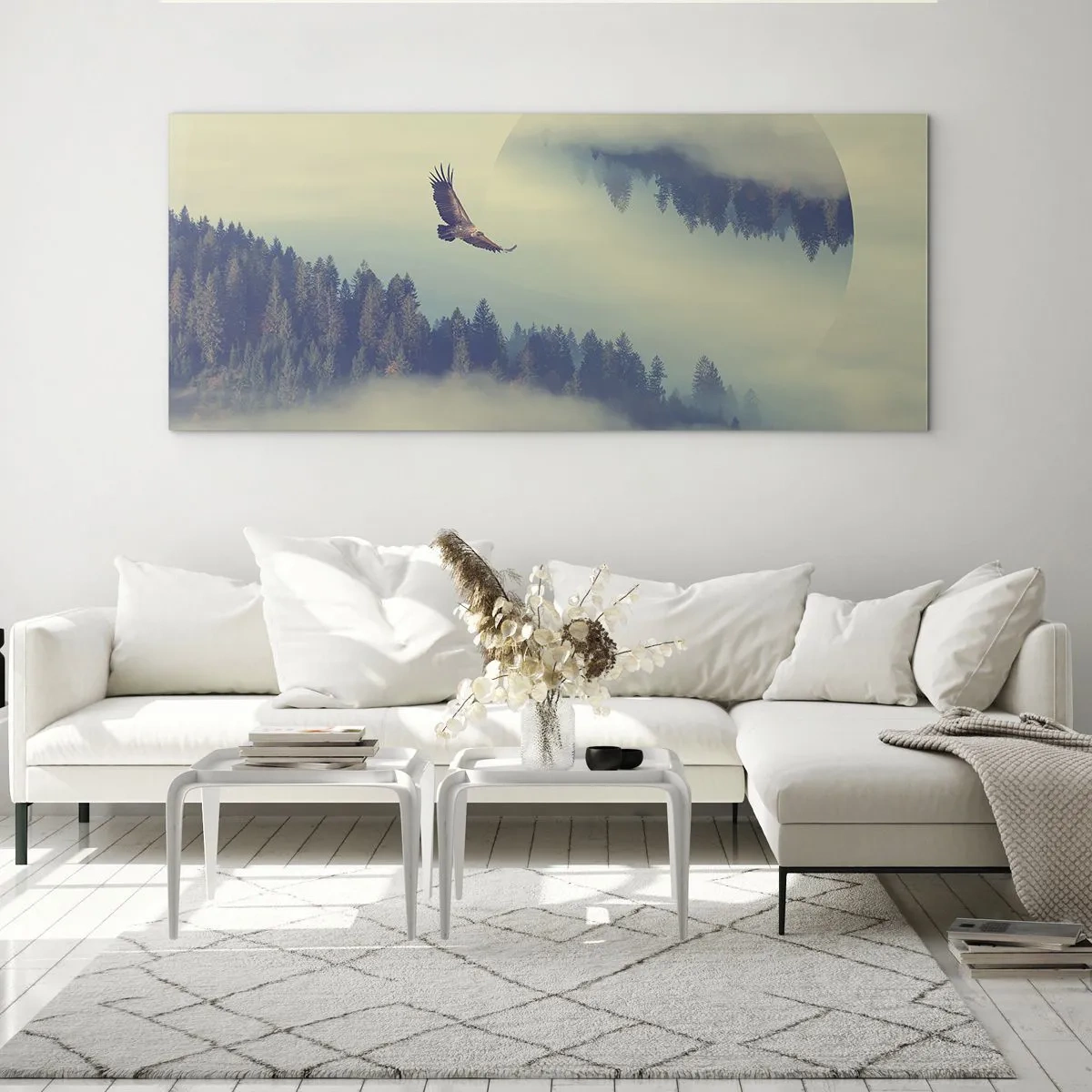 Glasbild - Bild auf glas - Ein Adler im Flug vor der Kulisse nebliger Berge mit einem künstlerischen Kreismotiv - 140x50cm - Ich habe den Schatten eines Adlers gesehen - Moderne Wanddekoration für Wohnzimmer und Schlafzimmer ARTTOR