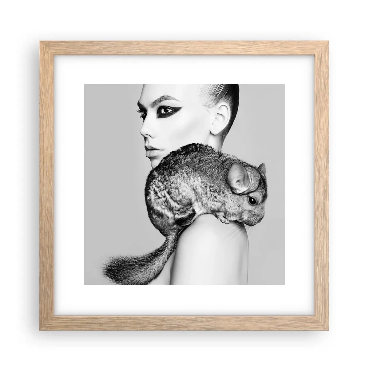 Poster in einem Rahmen aus heller Eiche - Dame mit einem Chinchilla - 30x30 cm