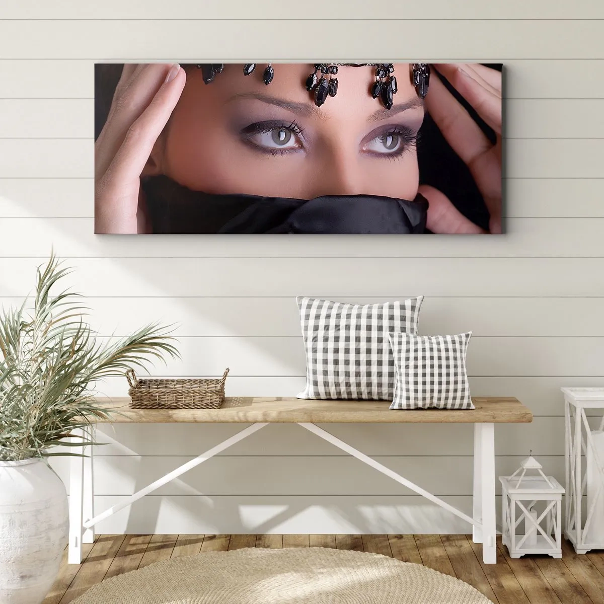 Bild auf Leinwand - Leinwandbild - Porträt einer Frau mit dekorativem Schmuck vor schwarzem Hintergrund - 160x50cm - Orientalisches verführerisches Geheimnis - Moderne Wanddekoration für Wohnzimmer und Schlafzimmer ARTTOR