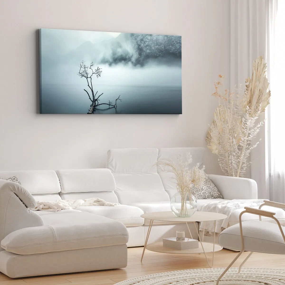 Bild auf Leinwand - Leinwandbild - Ein einsamer Baum im Wasser, umgeben von Nebel und Bergen - 140x50cm - Aus Wasser und Nebel - Moderne Wanddekoration für Wohnzimmer und Schlafzimmer ARTTOR