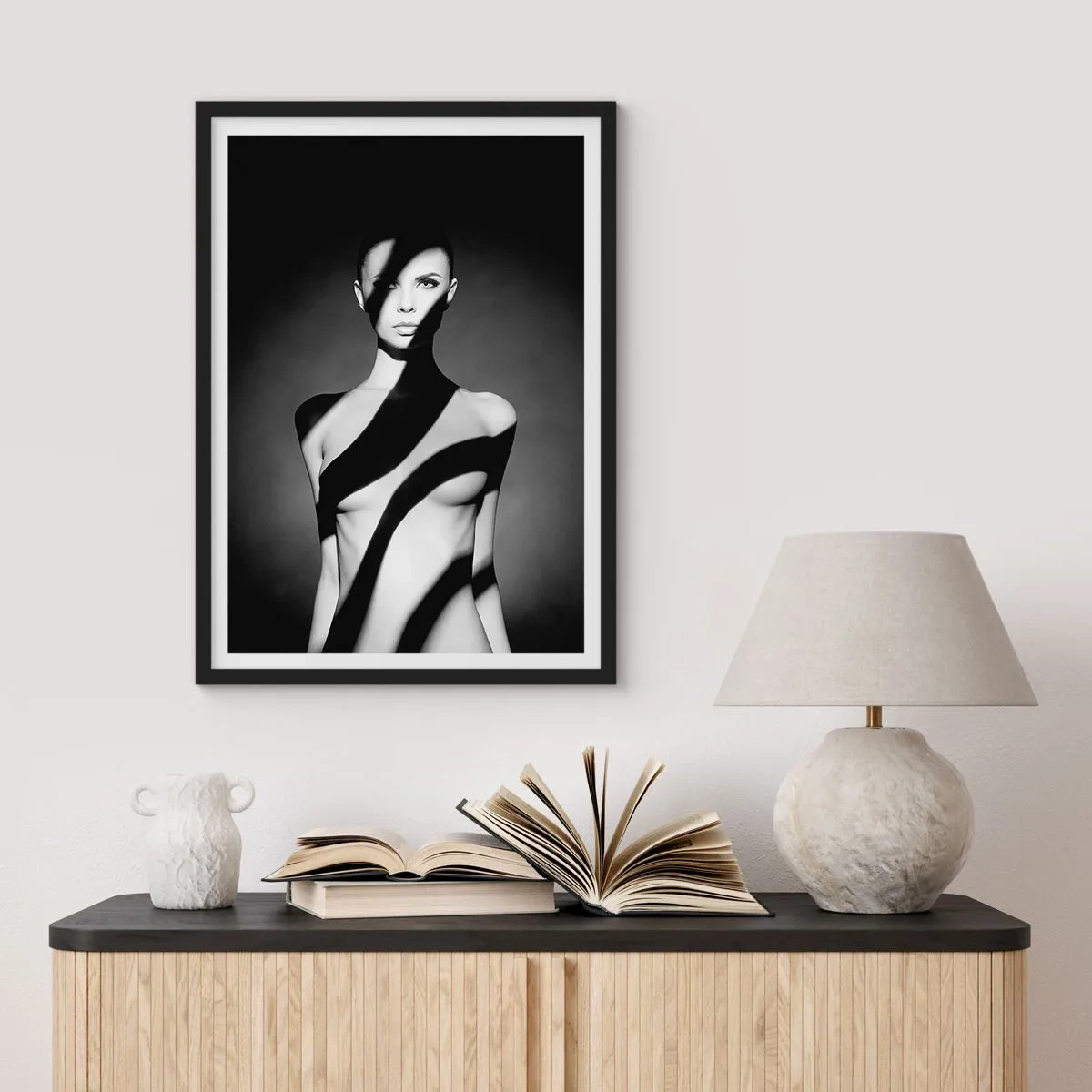 Poster in einem schwarzem Rahmen - In Glanz und Schatten - 40x50 cm