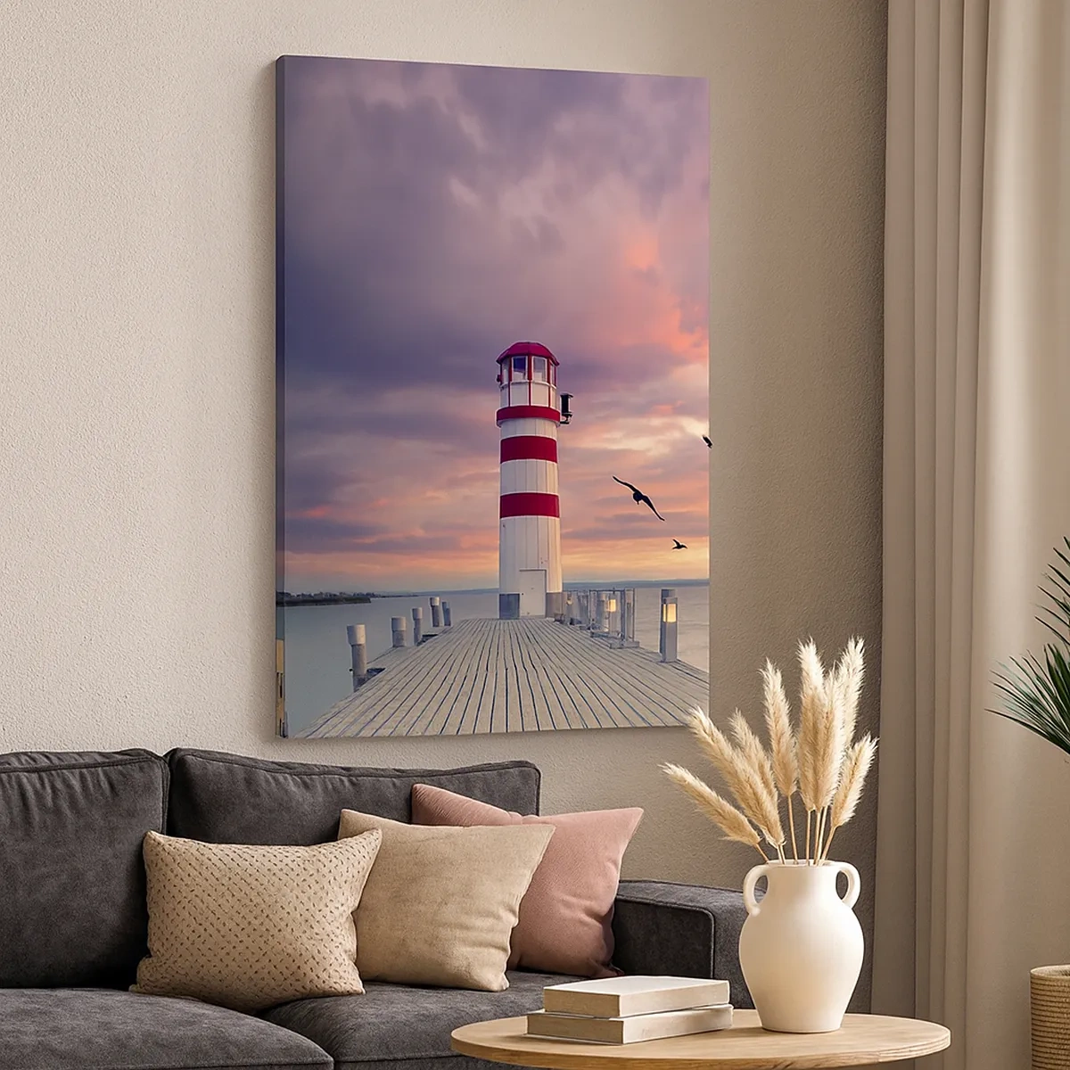 Bild auf Leinwand - Leinwandbild - Ein Leuchtturm auf dem Pier, umgeben von einem malerischen Sonnenuntergang - 50x70cm - Es ist Zeit zum Hafen zu gehen - Moderne Wanddekoration für Wohnzimmer und Schlafzimmer ARTTOR