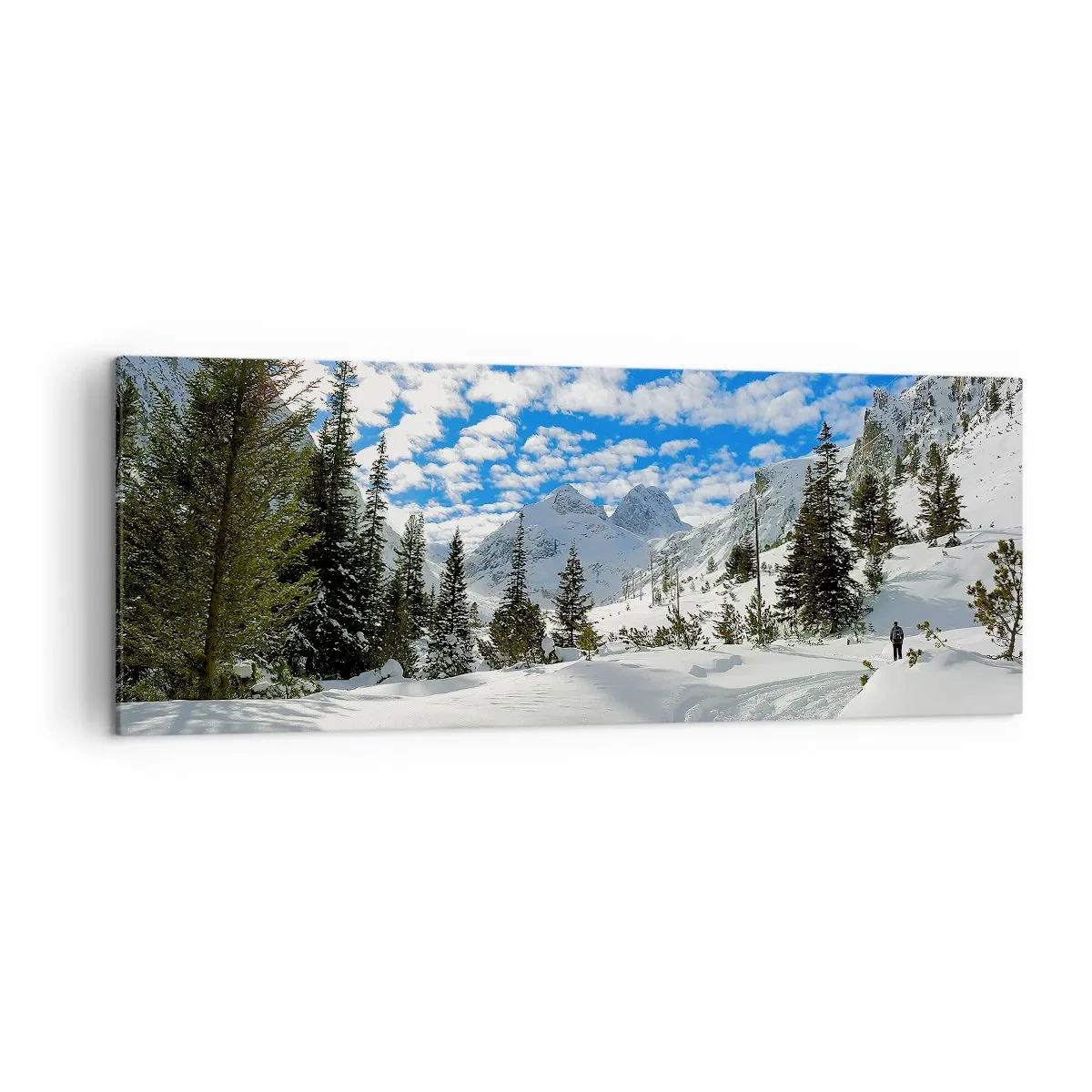 Bild auf Leinwand - Leinwandbild - Winterliche Berglandschaft mit Wald und Weg im Schnee - 140x50cm - Im Schnee und in der Sonne - Moderne Wanddekoration für Wohnzimmer und Schlafzimmer ARTTOR
