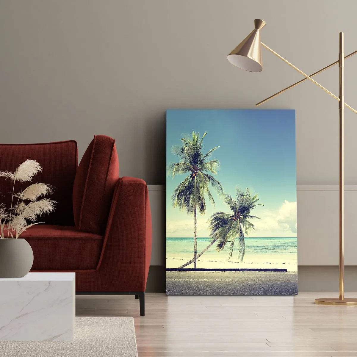 Bild auf Leinwand - Leinwandbild - Ein rosafarbener Van mit einem Surfbrett vor einem tropischen Strand. - 80x120cm - Zeit um in die Ferien zu starten - Moderne Wanddekoration für Wohnzimmer und Schlafzimmer ARTTOR