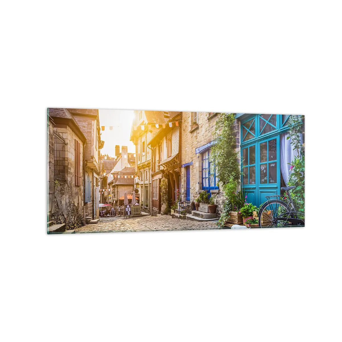 Glasbild - Bild auf glas - Eine charmante Straße mit Steinpflaster im Sonnenlicht - 120x50cm - Der weiße Geist der Stadt - Moderne Wanddekoration für Wohnzimmer und Schlafzimmer ARTTOR