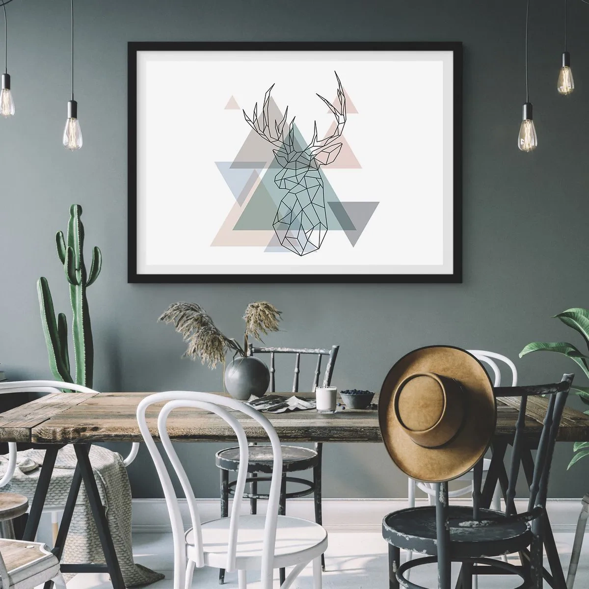 Poster in einem schwarzem Rahmen - Geometrischer Hirsch auf einem Hintergrund aus pastellfarbenen Dreiecken - 100x70cm - In einem geometrischen Wald - Moderne Wanddekoration für Wohnzimmer und Schlafzimmer ARTTOR