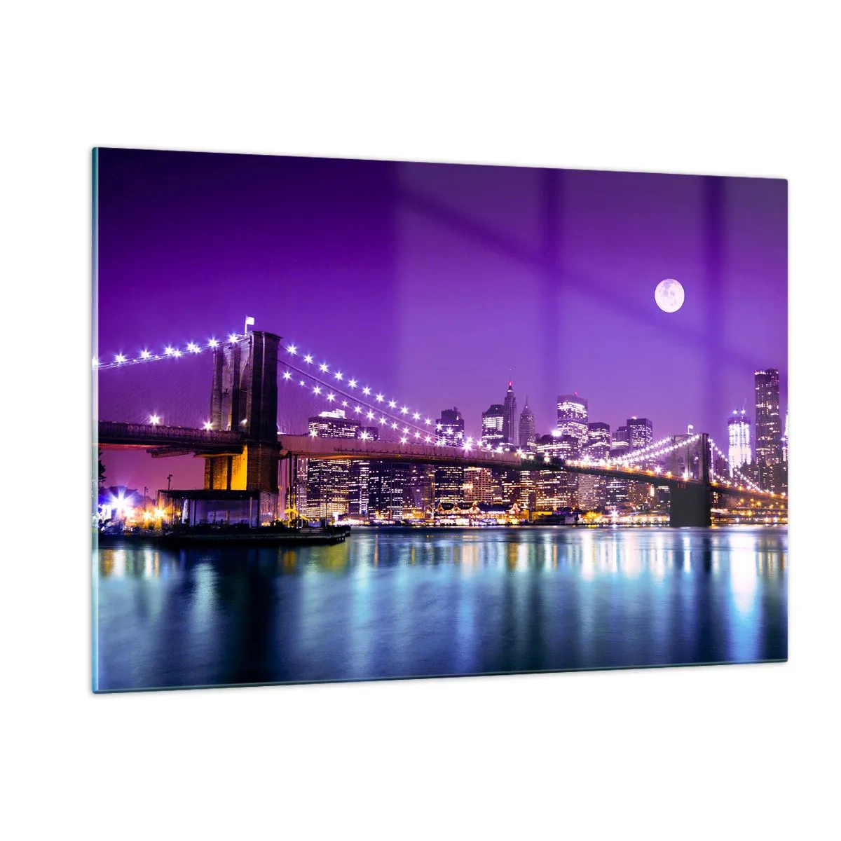 Glasbild - Bild auf glas - Brooklyn Bridge und Manhattan bei Nacht in violetten Farbtönen - 120x80cm - Die Lichter der Großstadt in Lila - Moderne Wanddekoration für Wohnzimmer und Schlafzimmer ARTTOR