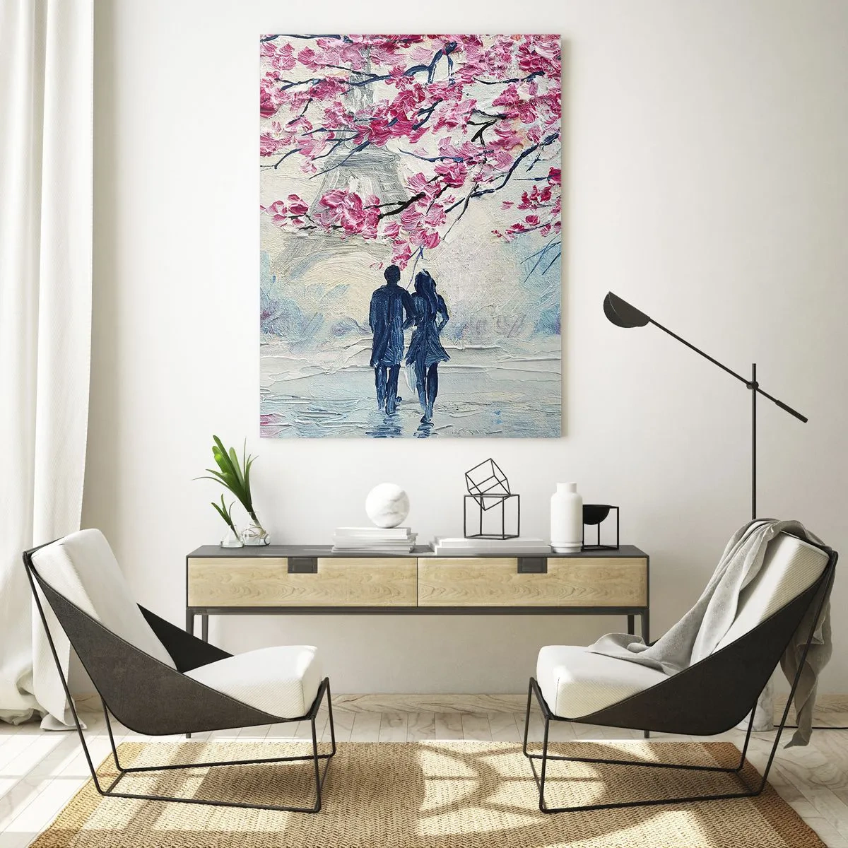 Glasbild - Bild auf glas - Ein Paar unter blühenden rosa Bäumen in romantischer Umgebung - 80x120cm - Romantischer Spaziergang - Moderne Wanddekoration für Wohnzimmer und Schlafzimmer ARTTOR