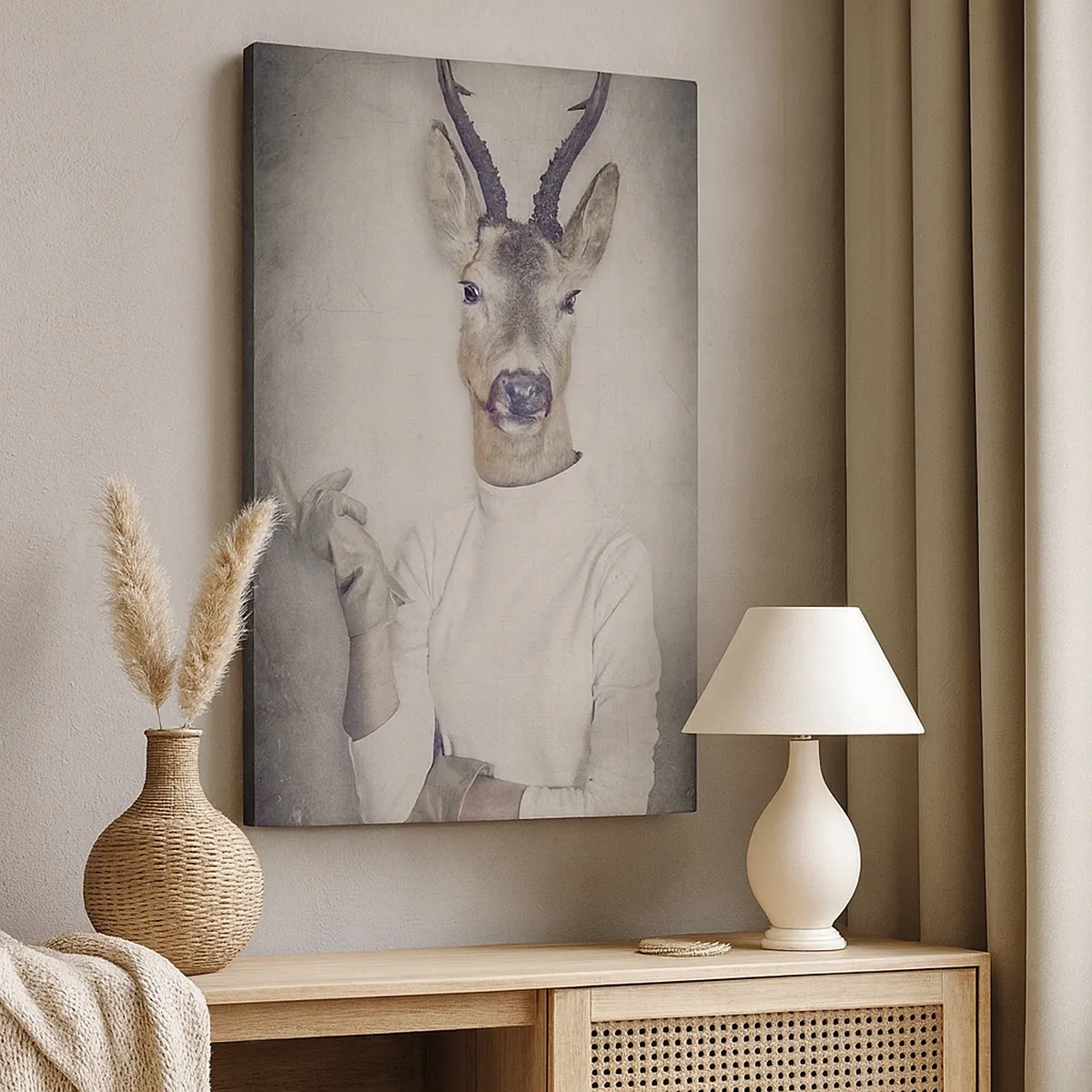 Bild auf Leinwand - Leinwandbild - Ein Triptychon mit Tierfiguren in Menschenkleidung vor künstlerischem Hintergrund - 50x70cm - Lass die Gesten sprechen - Moderne Wanddekoration für Wohnzimmer und Schlafzimmer ARTTOR