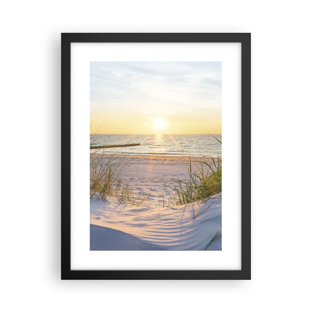 Poster in einem schwarzem Rahmen - Das Rauschen des Meeres, der Gesang der Vögel, ein wilder Strand im Gras ... - 30x40 cm
