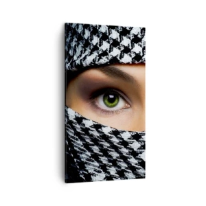 Bild auf Leinwand - Leinwandbild - Ein Porträt einer verschleierten grünäugigen Schönheit - 45x80 cm