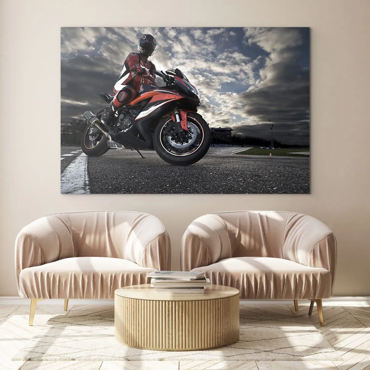 Glasbild - Bild auf glas - Ein Motorradfahrer auf einer Rennstrecke unter stürmischem Himmel - 70x50cm - Dunkler Reiter - Moderne Wanddekoration für Wohnzimmer und Schlafzimmer ARTTOR