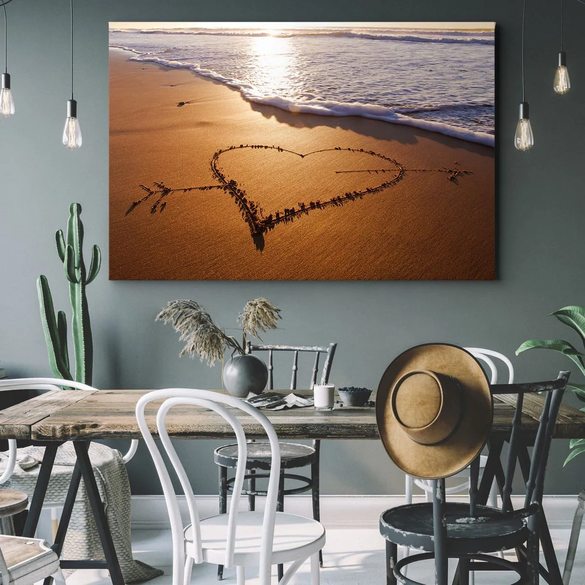 Bild auf Leinwand - Leinwandbild - Ein Herz aus Sand am Strand bei Sonnenuntergang - 70x50cm - Urlaubsgeständnis - Moderne Wanddekoration für Wohnzimmer und Schlafzimmer ARTTOR