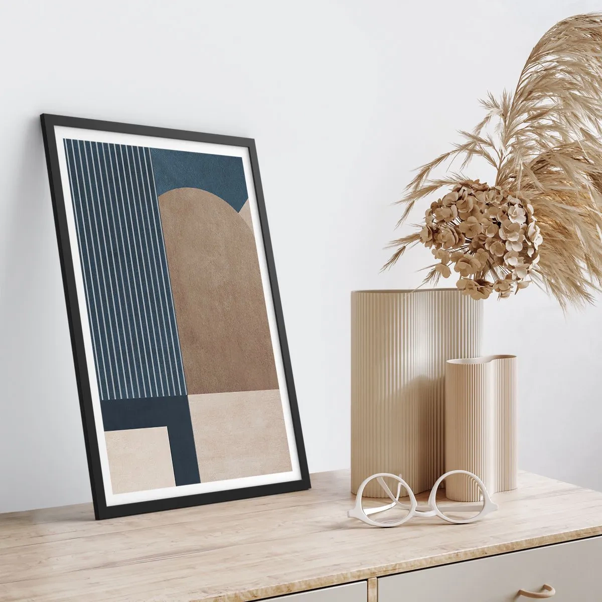 Poster in einem schwarzem Rahmen - Abstrakte geometrische Komposition in Marineblau- und Beigetönen - 50x70cm - Komposition aus Einfachheit und Rundheit - Moderne Wanddekoration für Wohnzimmer und Schlafzimmer ARTTOR