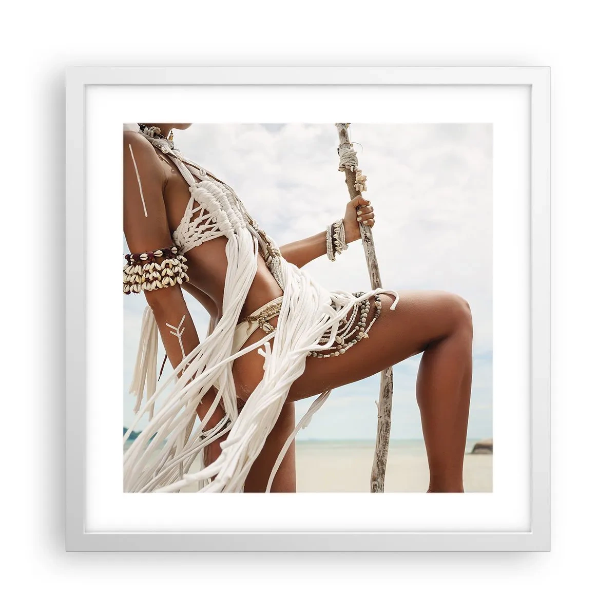 Poster in einem weißen Rahmen - Eine Priesterin der Sonne - 40x40 cm