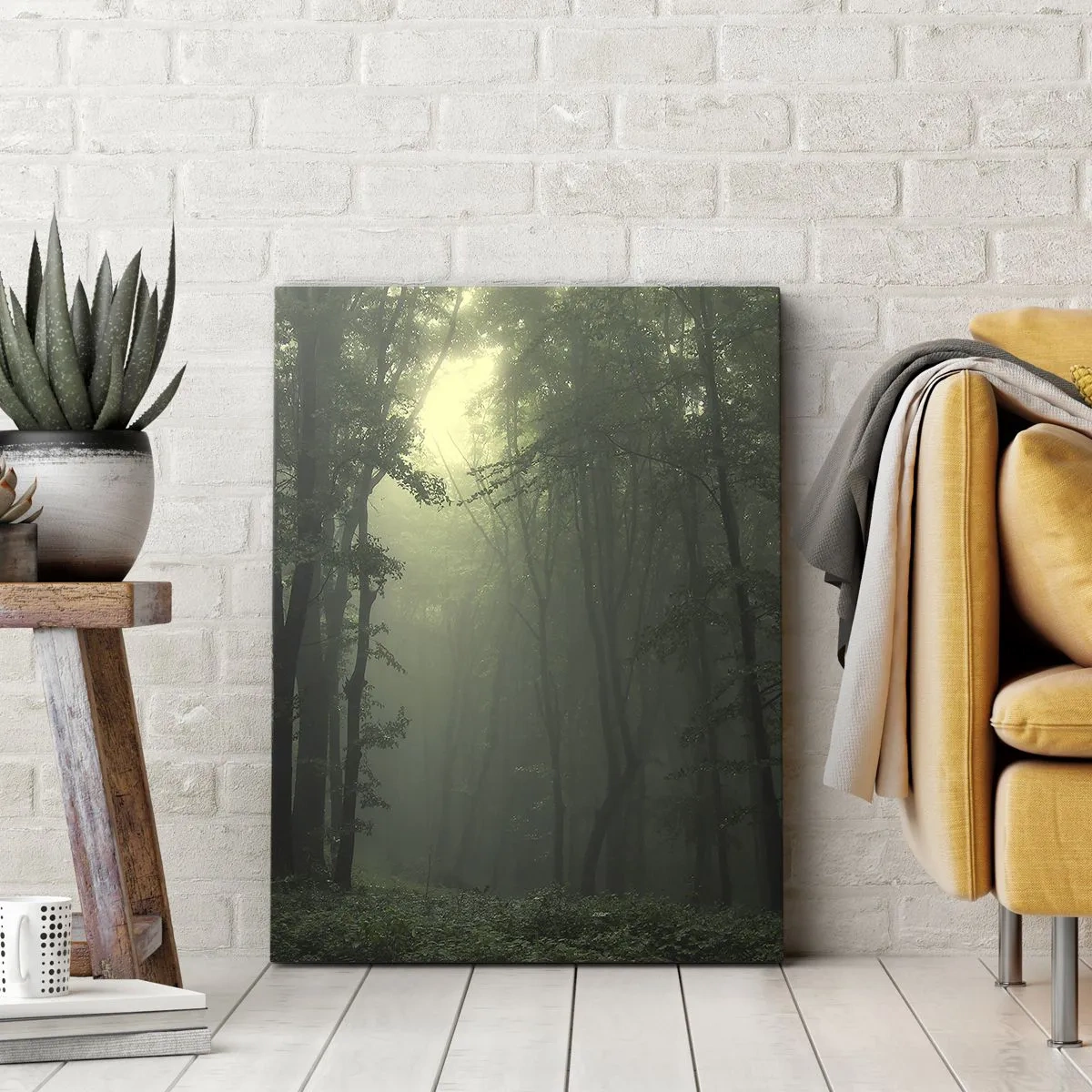 Bild auf Leinwand - Leinwandbild - Ein grüner Wald am Morgen, eingehüllt in einen zarten Nebel - 50x70cm - Bevor er aufwacht - Moderne Wanddekoration für Wohnzimmer und Schlafzimmer ARTTOR