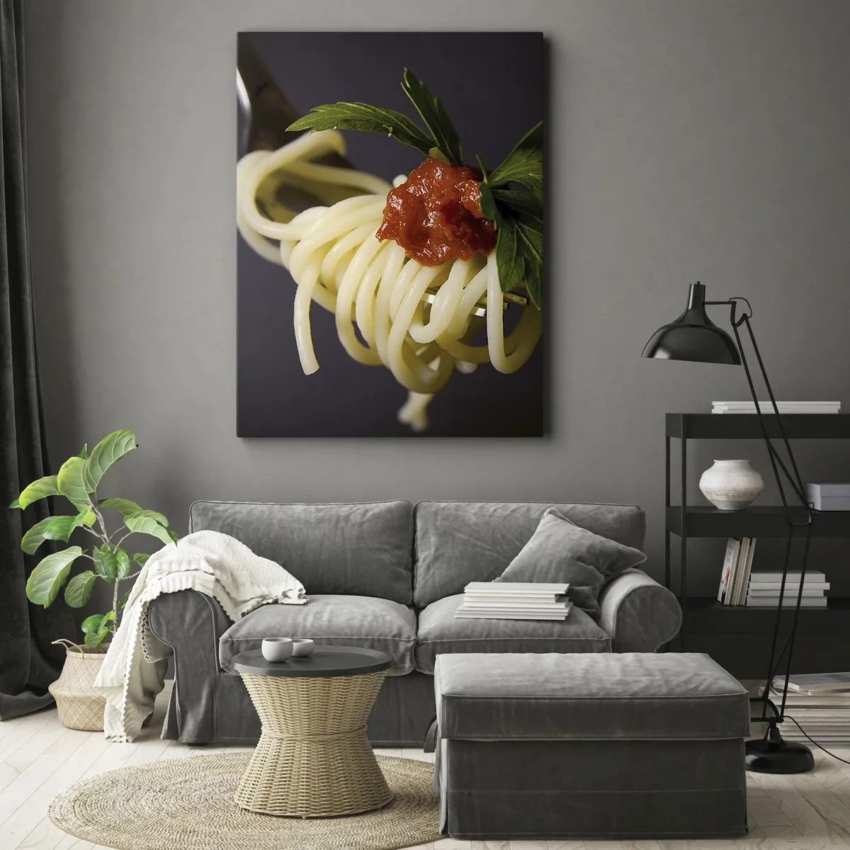 Bild auf Leinwand - Leinwandbild - Spaghetti auf einer Gabel mit Tomatensauce und Petersilie - 50x70cm - Ein leckerer Bissen - Moderne Wanddekoration für Wohnzimmer und Schlafzimmer ARTTOR