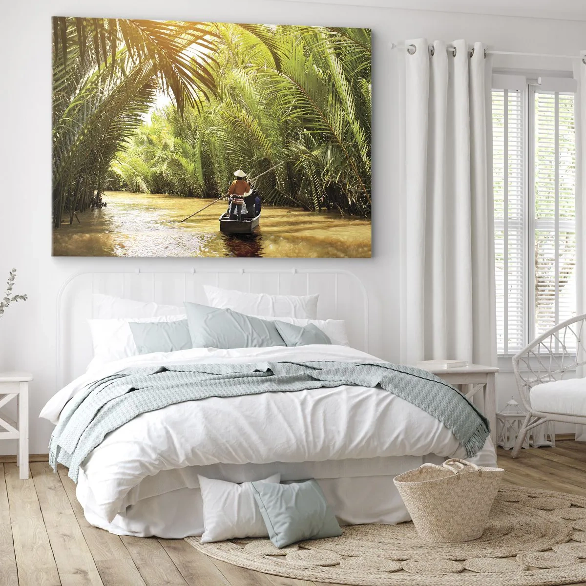 Bild auf Leinwand - Leinwandbild - Ein Boot auf einem Fluss, umgeben von tropischer Vegetation - 100x70cm - Eine Palmenschlucht entlang - Moderne Wanddekoration für Wohnzimmer und Schlafzimmer ARTTOR