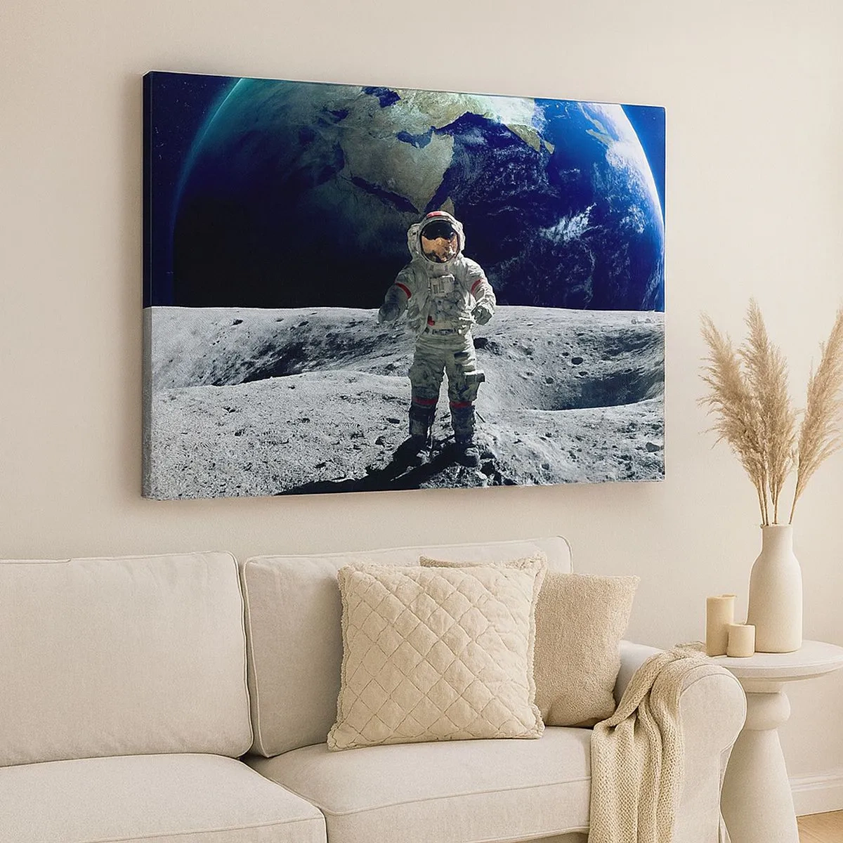 Bild auf Leinwand - Leinwandbild - Astronaut auf der Mondoberfläche mit der Erde im Hintergrund - 70x50cm - Grüße vom Mond - Moderne Wanddekoration für Wohnzimmer und Schlafzimmer ARTTOR
