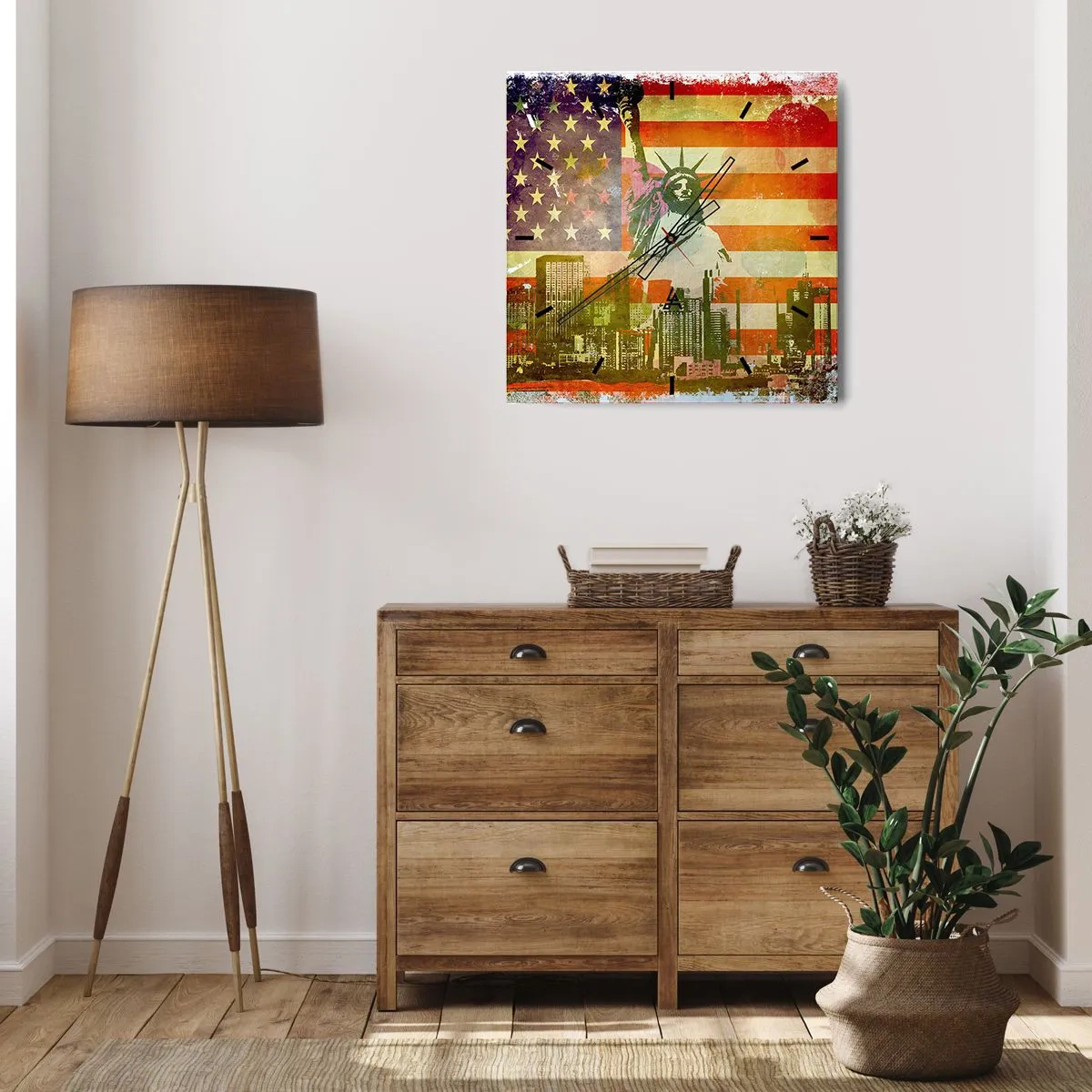 Wanduhr - Glasuhr - Die Freiheitsstatue vor dem Hintergrund der amerikanischen Flagge und der Skyline der Stadt - 30x30cm - Viva Amerika! - Moderne Wanddekoration für Wohnzimmer und Schlafzimmer ARTTOR