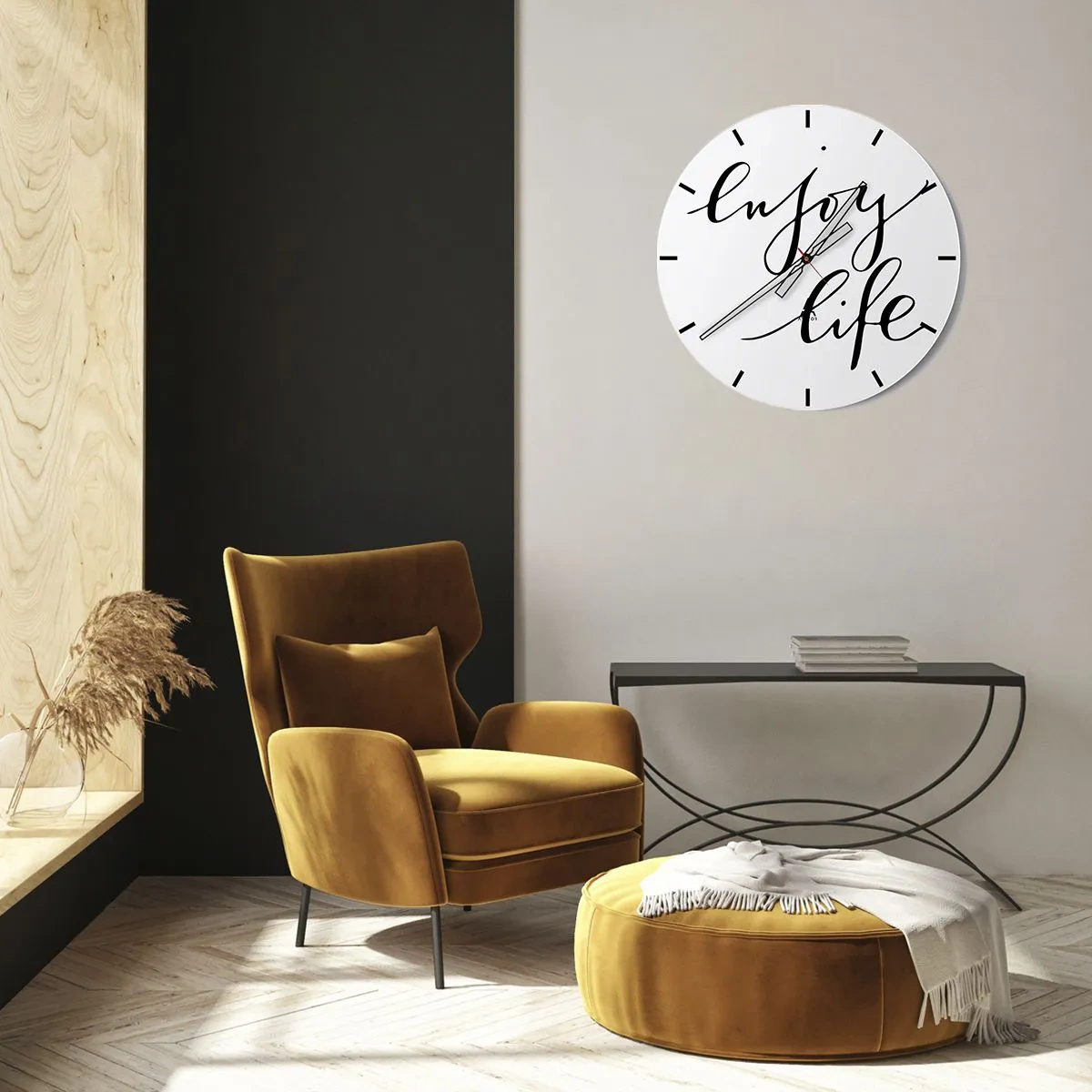 Wanduhr - Glasuhr - Eine weiße Uhr mit der schwarzen Aufschrift „Enjoy Life“ auf minimalistischem Hintergrund. - 30x30cm - Nichts hinzufügen… - Moderne Wanddekoration für Wohnzimmer, Küche und Schlafzimmer ARTTOR
