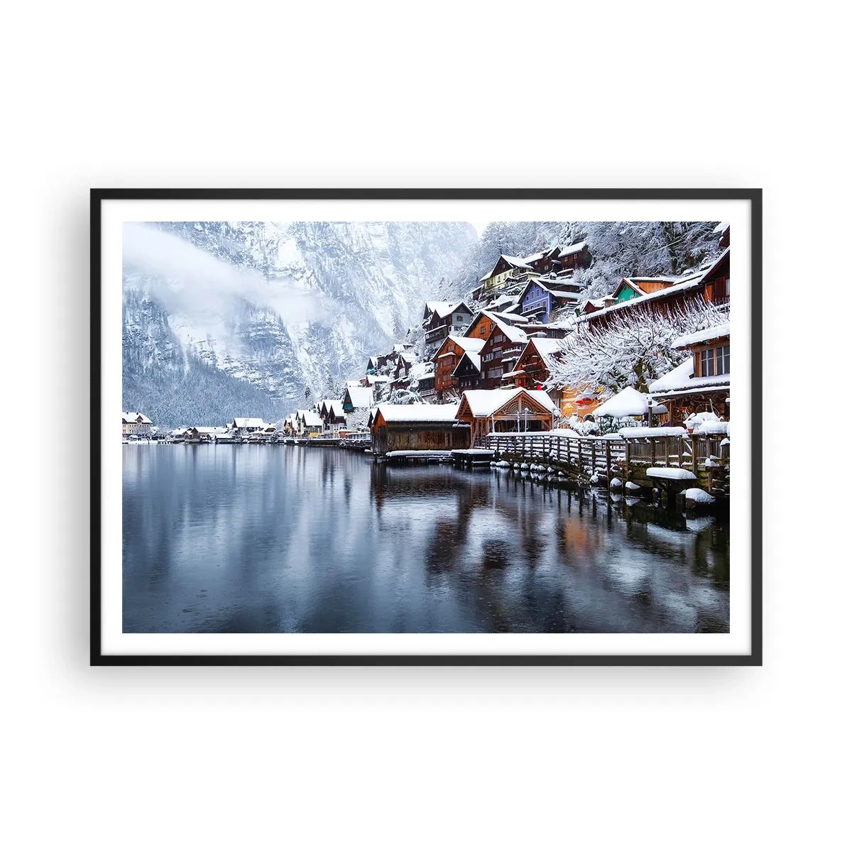 Poster in einem schwarzem Rahmen - Winteransicht eines Bergdorfes am See - 100x70cm - In winterlicher Dekoration - Moderne Wanddekoration für Wohnzimmer und Schlafzimmer ARTTOR