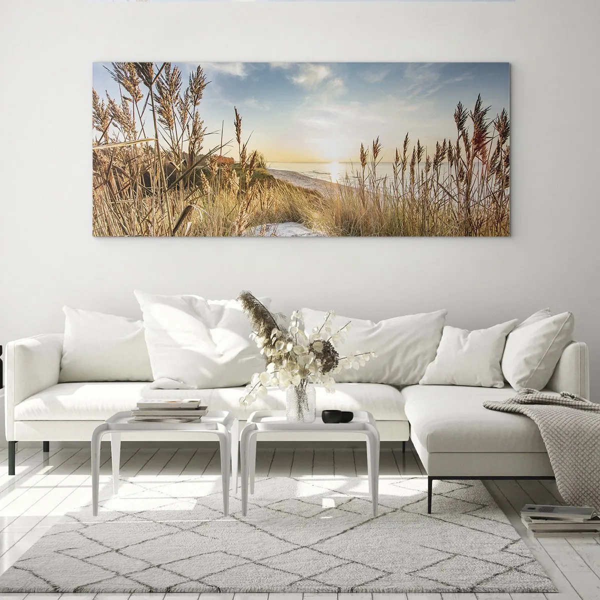 Glasbild - Bild auf glas - Ein malerischer Strand mit Gras und untergehender Sonne - 140x50cm - Nordstrand - Moderne Wanddekoration für Wohnzimmer und Schlafzimmer ARTTOR