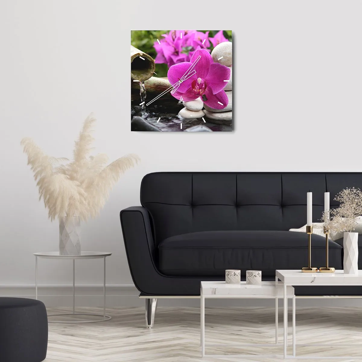 Wanduhr - Glasuhr - Lila Orchidee, Steine und Bambus mit Wasser in einer entspannenden Umgebung - 30x30cm - Du ruhst dich schon aus - Moderne Wanddekoration für Wohnzimmer und Schlafzimmer ARTTOR