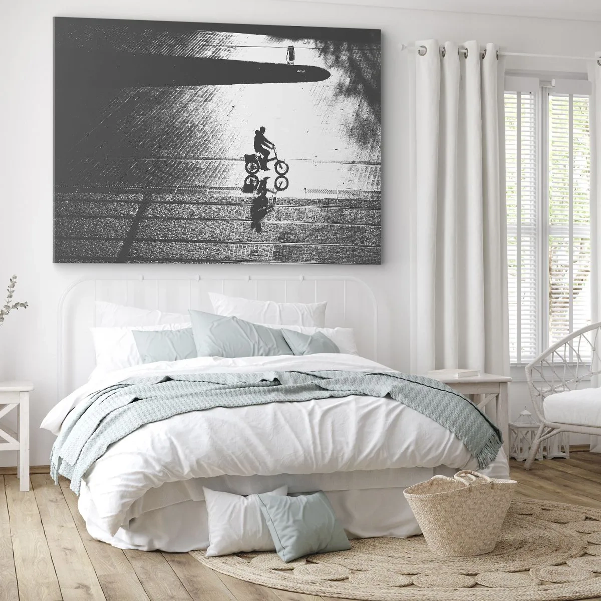 Bild auf Leinwand - Leinwandbild - Schwarz-weiße Silhouette eines Radfahrers auf einer nassen Straße - 120x80cm - Vor sich hin durch die Stadt - Moderne Wanddekoration für Wohnzimmer und Schlafzimmer ARTTOR