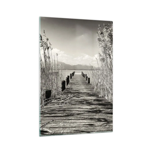 Glasbild - Bild auf glas - Ein Holzsteg zwischen hohen Gräsern über einem sepiafarbenen See - 70x100cm - In der Stille des Grases - Moderne Wanddekoration für Wohnzimmer und Schlafzimmer ARTTOR