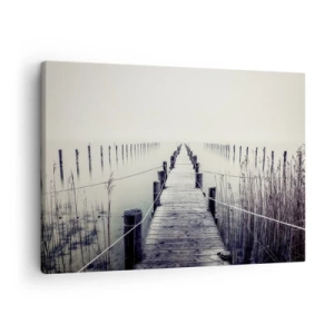 Bild auf Leinwand - Leinwandbild - Eine Holzbrücke, die in einen nebligen Raum führt - 70x50cm - Tauchen Sie in Ruhe ein - Moderne Wanddekoration für Wohnzimmer und Schlafzimmer ARTTOR