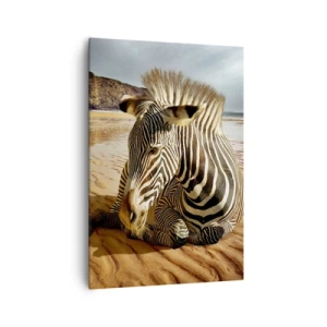 Bild auf Leinwand - Leinwandbild - Ein Zebra ruht sich an einem Sandstrand mit Klippen im Hintergrund aus. - 70x100cm - Wir passen zusammen - Moderne Wanddekoration für Wohnzimmer und Schlafzimmer ARTTOR